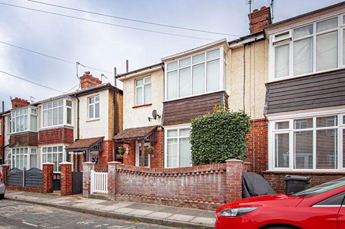3 Bedroom End Of Terrace House For Sale In Chestnut Avenue, Southsea, PO4