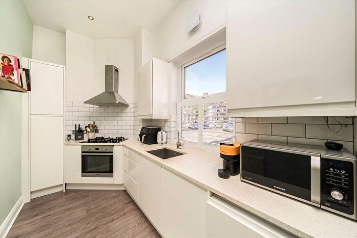 2 Bedroom Flat For Sale In Grenfell Road, Tooting, CR4
