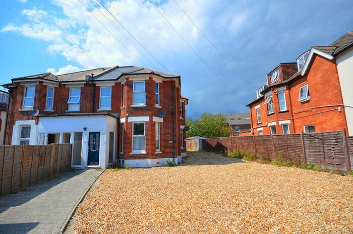 Studio To Rent In Holdenhurst Road, Bournemouth, BH8