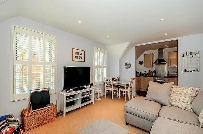 2 Bedroom Flat To Rent In Church Street, Weybridge, KT13