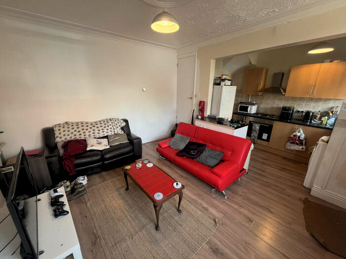 4 Bedroom End Of Terrace House To Rent In Lumley Terrace, Leeds, West Yorkshire, LS4