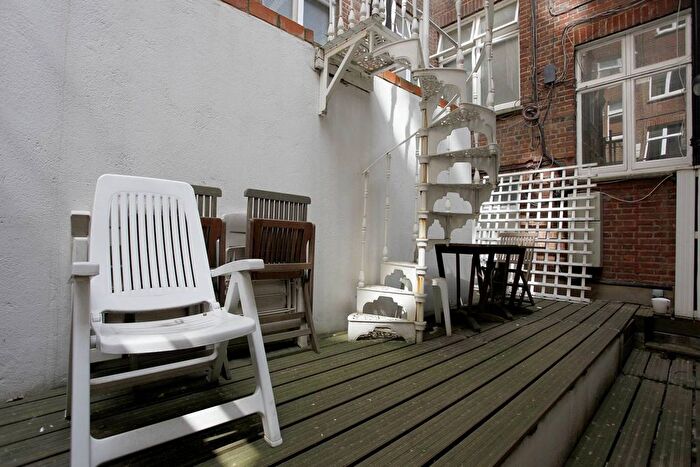 2 Bedroom Flat To Rent In Abercorn Place, St John's Wood, London, NW8