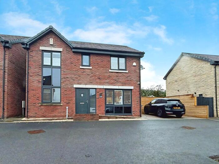 4 Bedroom Detached House For Sale In Oak Lea Gardens, Worsley, M28