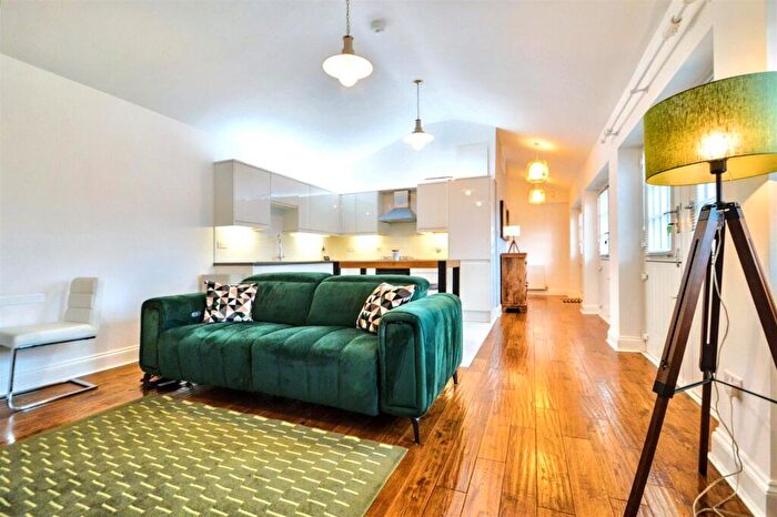 3 Bedroom Barn Conversion To Rent In Bull Inn Close, Weedon, NN7