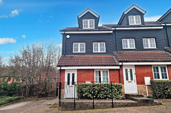 2 Bedroom Maisonette For Sale In Wharfdale Square, Maidstone, Kent, ME15