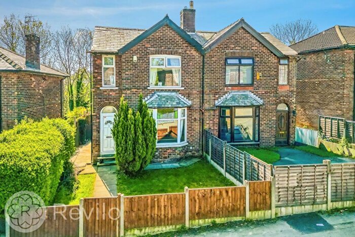 3 Bedroom Semi-Detached House For Sale In Cutgate Road, Rochdale, OL12