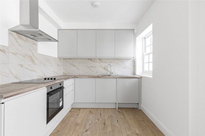 3 Bedroom Flat To Rent In Cadmus Close, London, SW4