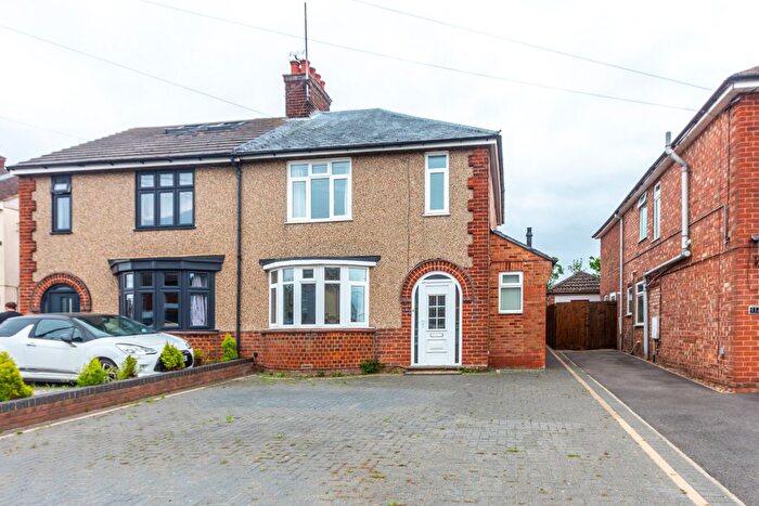 4 Bedroom Semi-Detached House For Sale In Rushden Road, Wymington, NN10