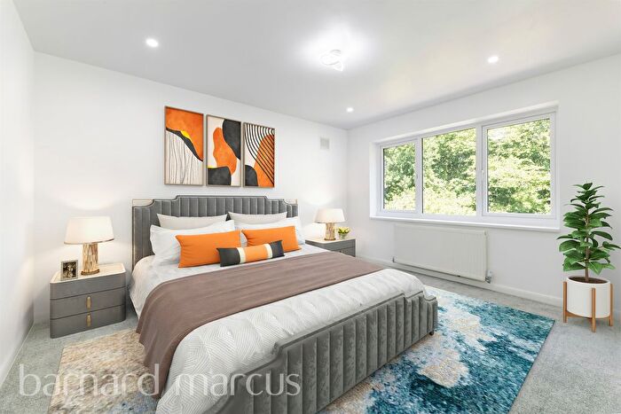 3 Bedroom Detached House For Sale In Oakwood Close, Redhill, RH1