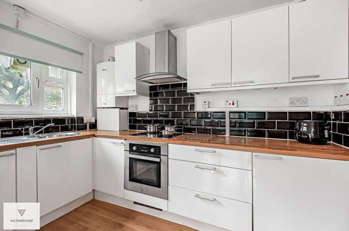 2 Bedroom Flat To Rent In Parr Court, New North Road, Hoxton, London, N1