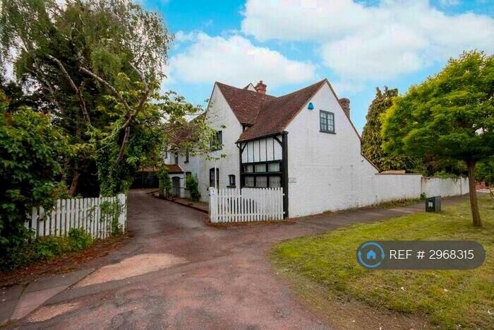 4 Bedroom Detached House To Rent In Arlington Drive, Ruislip, HA4