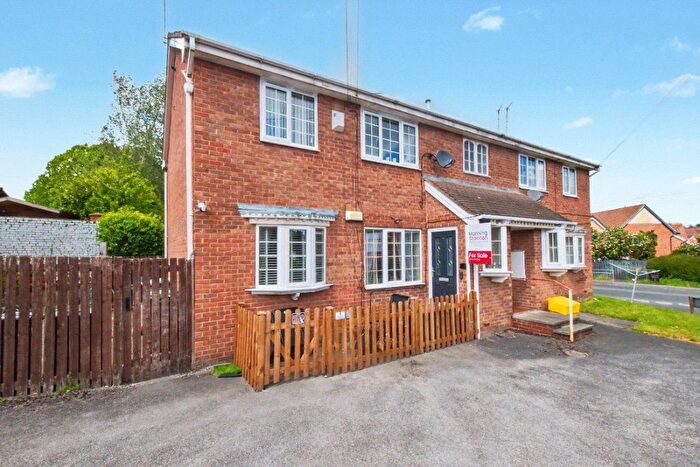 2 Bedroom Flat For Sale In Chestnut Gardens, Leeds, West Yorkshire, LS12