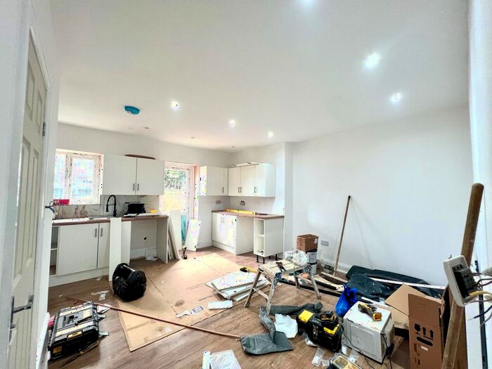 4 Bedroom Semi-Detached House To Rent In Peterfield Road, Staines, TW18