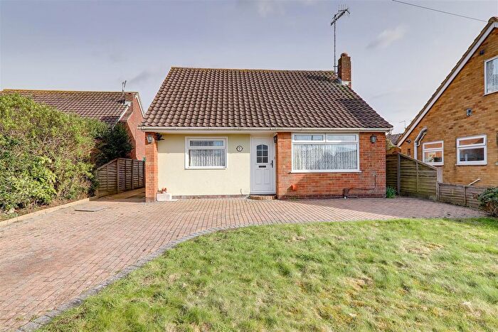 3 Bedroom Chalet For Sale In Ullswater Road, Sompting, BN15