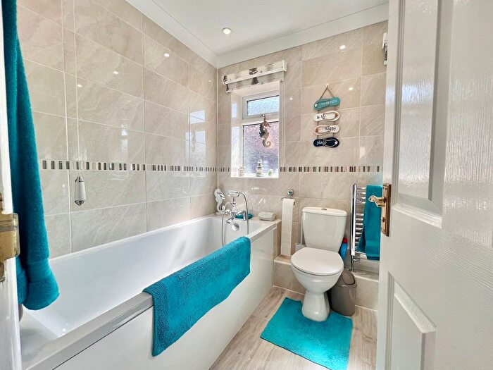 2 Bedroom Detached Bungalow For Sale In Penhurst Drive, Bexhill-On-Sea, TN40