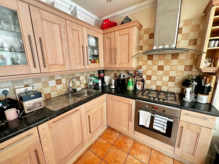 2 Bedroom Flat To Rent In Taunton Avenue, London, SW20