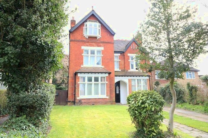 Studio To Rent In Castlebar Hill, Ealing, London., W5