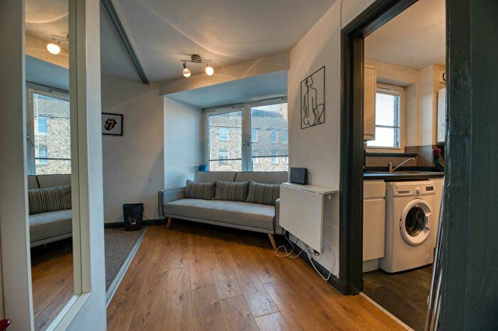 1 Bedroom Flat To Rent In L – New Arthur Place, Edinburgh, EH8