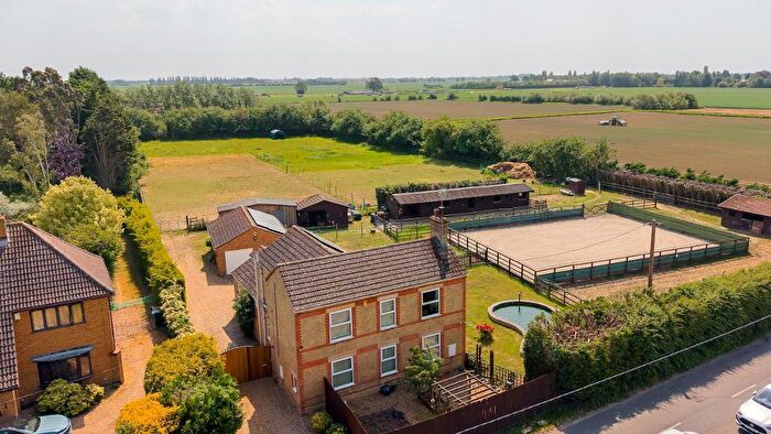 4 Bedroom Detached House For Sale In Fridaybridge Road, Elm, Wisbech, Cambs, PE14