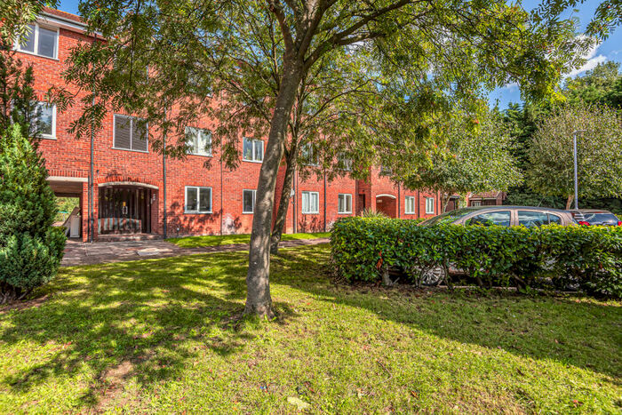 1 Bedroom Ground Flat To Rent In Millstream Close, Hitchin, SG4