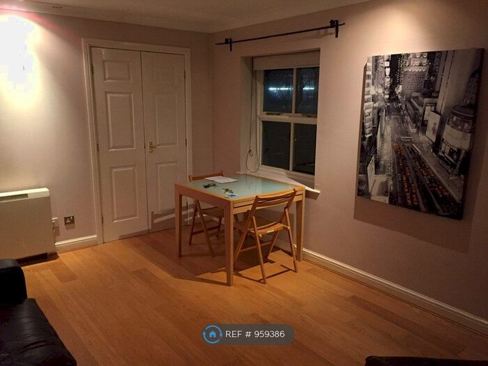 2 Bedroom Flat To Rent In Tall Trees, Manchester, M20