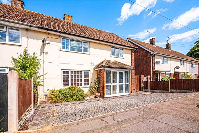 3 Bedroom Semi-Detached House For Sale In Daggsdell Road, Warners End, Hemel Hempstead, Hertfordshire, HP1