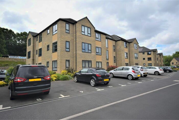 1 Bedroom Flat To Rent In Cambridge House, Beck View Way, Shipley, West Yorkshire, BD18