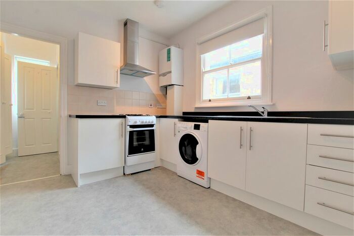 1 Bedroom Flat To Rent In Curwen Road (), Shepherds Bush, W12