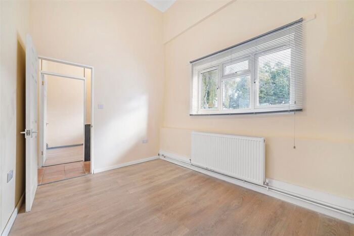 2 Bedroom Flat To Rent In Dartford Street, London, SE17