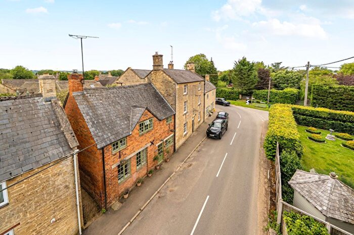 3 Bedroom Cottage For Sale In Main Street, Bledington, OX7