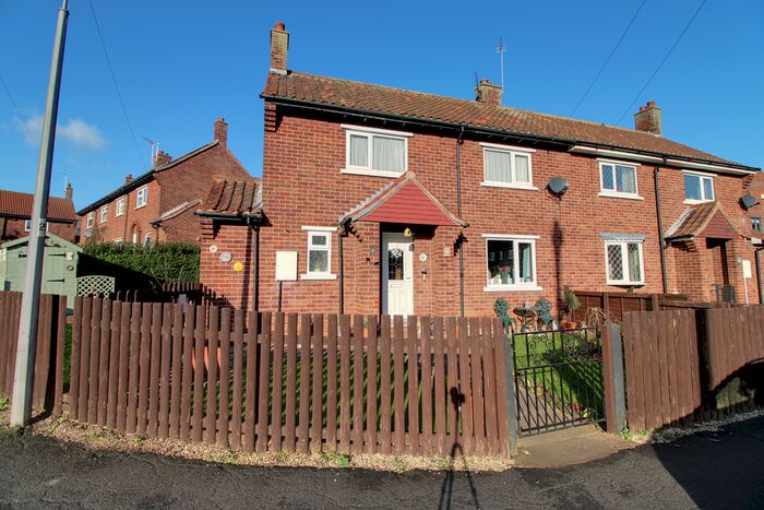 3 Bedroom Semi-Detached House For Sale In Glanford Grove, Barrow-Upon-Humber, DN19