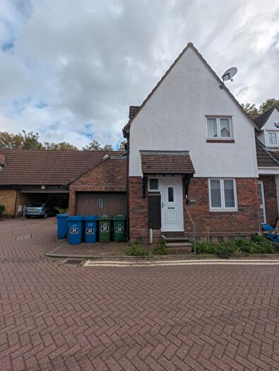 3 Bedroom Semi-Detached House For Sale In Reveley Square, London, SE16