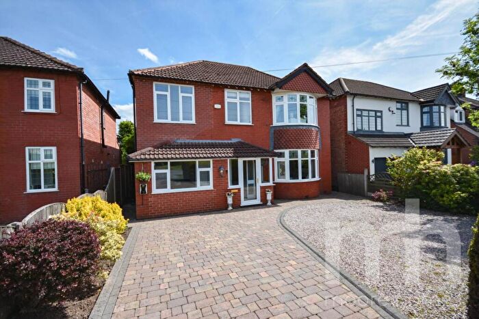 4 Bedroom Detached House For Sale In Woodford Road, Poynton, SK12