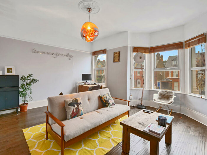 3 Bedroom Flat To Rent In Lordship Lane, London, SE22