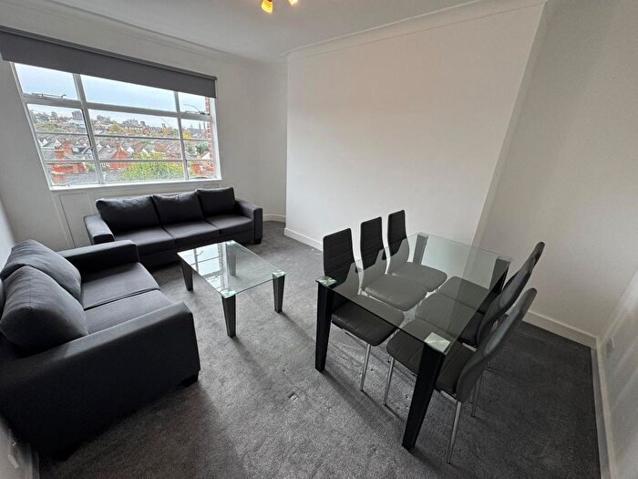 3 Bedroom Flat To Rent In Park Avenue, London, NW2