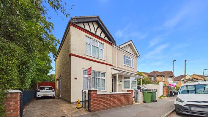 3 Bedroom Semi-Detached House For Sale In Queens Walk, Peterborough, PE2