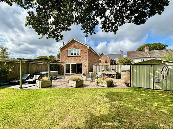 3 Bedroom Detached House To Rent In Organford Road, Poole, BH16