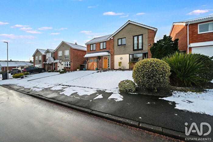 4 Bedroom Detached House For Sale In Cedars Avenue, Kingswinford, DY6