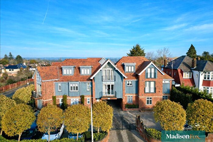 2 Bedroom Flat To Rent In Manor Road, Chigwell, Essex, IG7