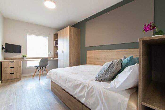 4 Bedroom Flat To Rent In Morrison Circus, Edinburgh, EH3