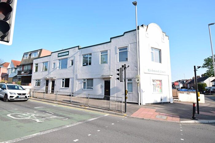 2 Bedroom Flat To Rent In Richmond Court, Bournemouth Road, Poole, BH14