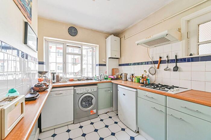 2 Bedroom Flat To Rent In Babington Court, Streatham, London, SW16