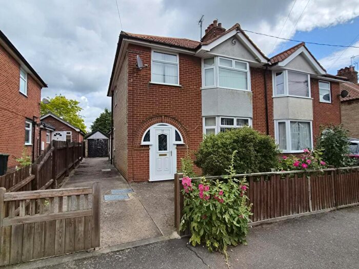 3 Bedroom Semi Detached House For Sale In Chilton Avenue, Stowmarket, Suffolk, IP14