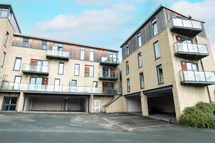 2 Bedroom Apartment To Rent In Church Street, Moldgreen, Huddersfield, HD5