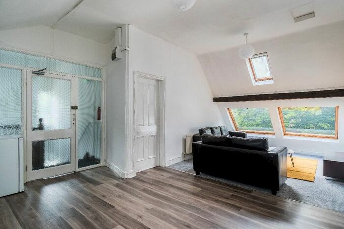 4 Bedroom Flat To Rent In Shaw Lane, Headingley, Leeds, LS6