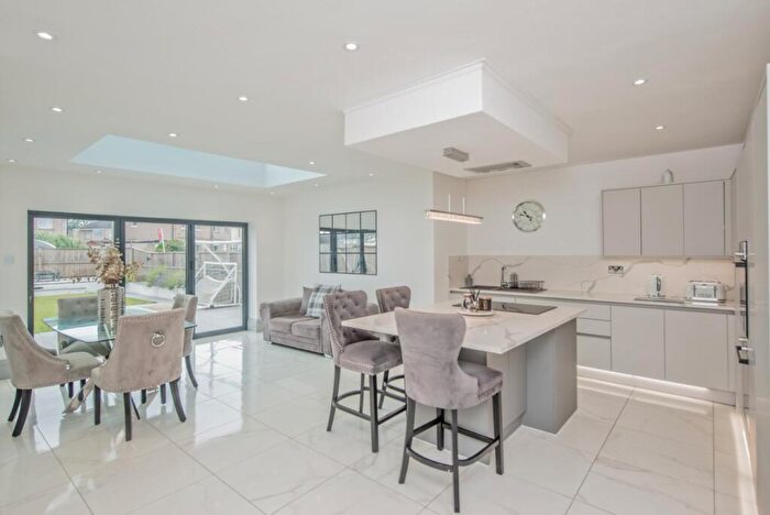 4 Bedroom Detached House For Sale In Pullan Drive, Eccleshill, Bradford, BD2