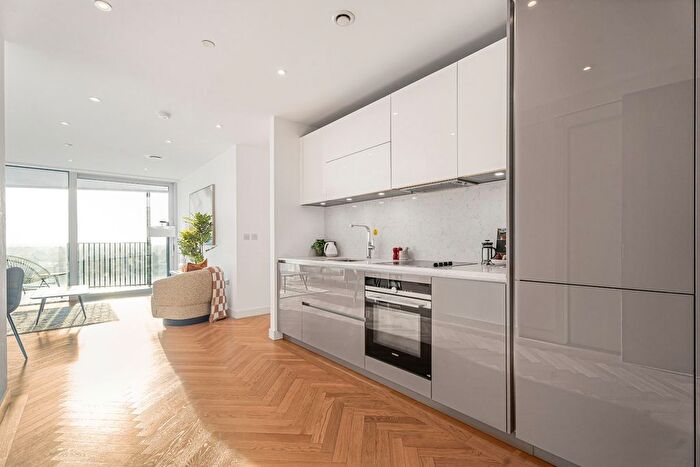 1 Bedroom Flat For Sale In Southwark Bridge Road, Borough, SE1