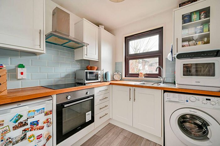 1 Bedroom Flat For Sale In Holley Road, Acton, London, W3