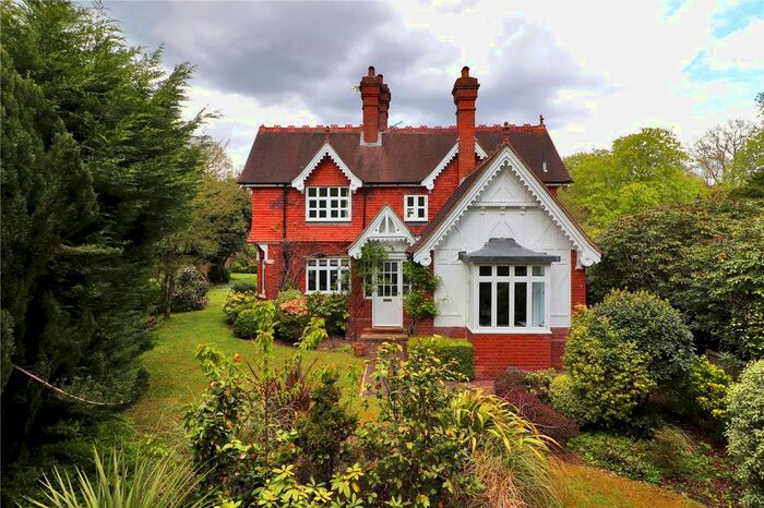 4 Bedroom Detached House For Sale In North Frith Park, Hadlow, Tonbridge, Kent, TN11