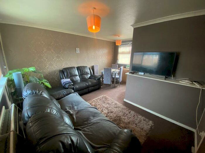 1 Bedroom Flat To Rent In Holtdale Gardens, Leeds, LS16
